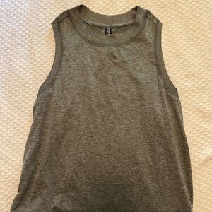 Vuori Green Sleeveless Muscle Tee Tank Top